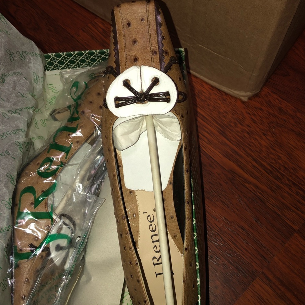 Fashionable crated J. Renee shoe
